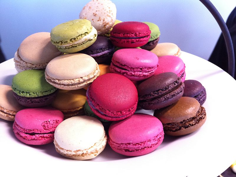 800px-Macarons,_French_made_mini_cakes